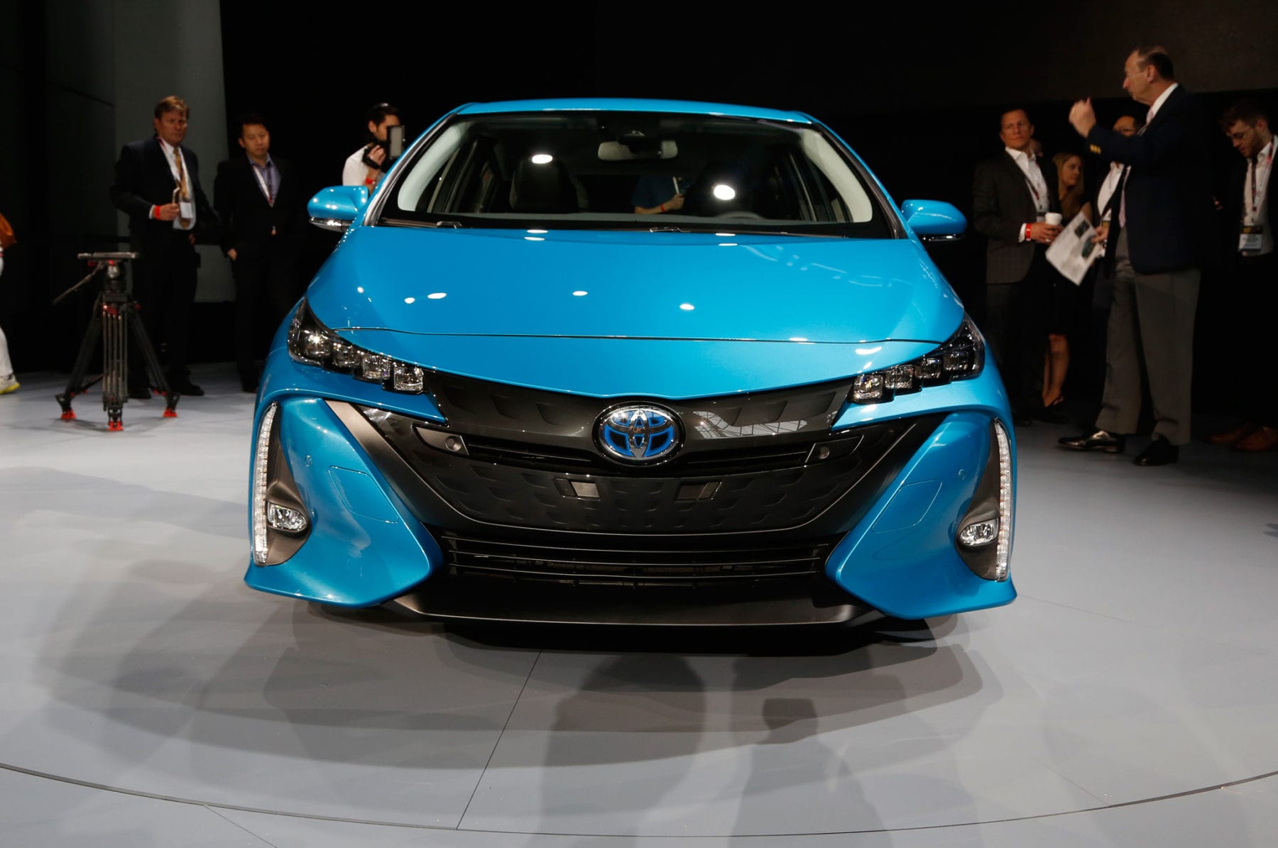 2017-Toyota-Prius-Prime-front-view-on-show-floor