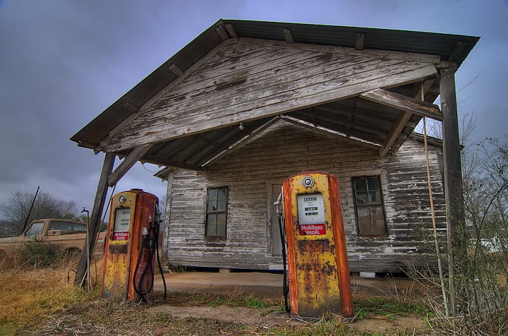 bryan_texas_december-old_gas_station_with_vintage